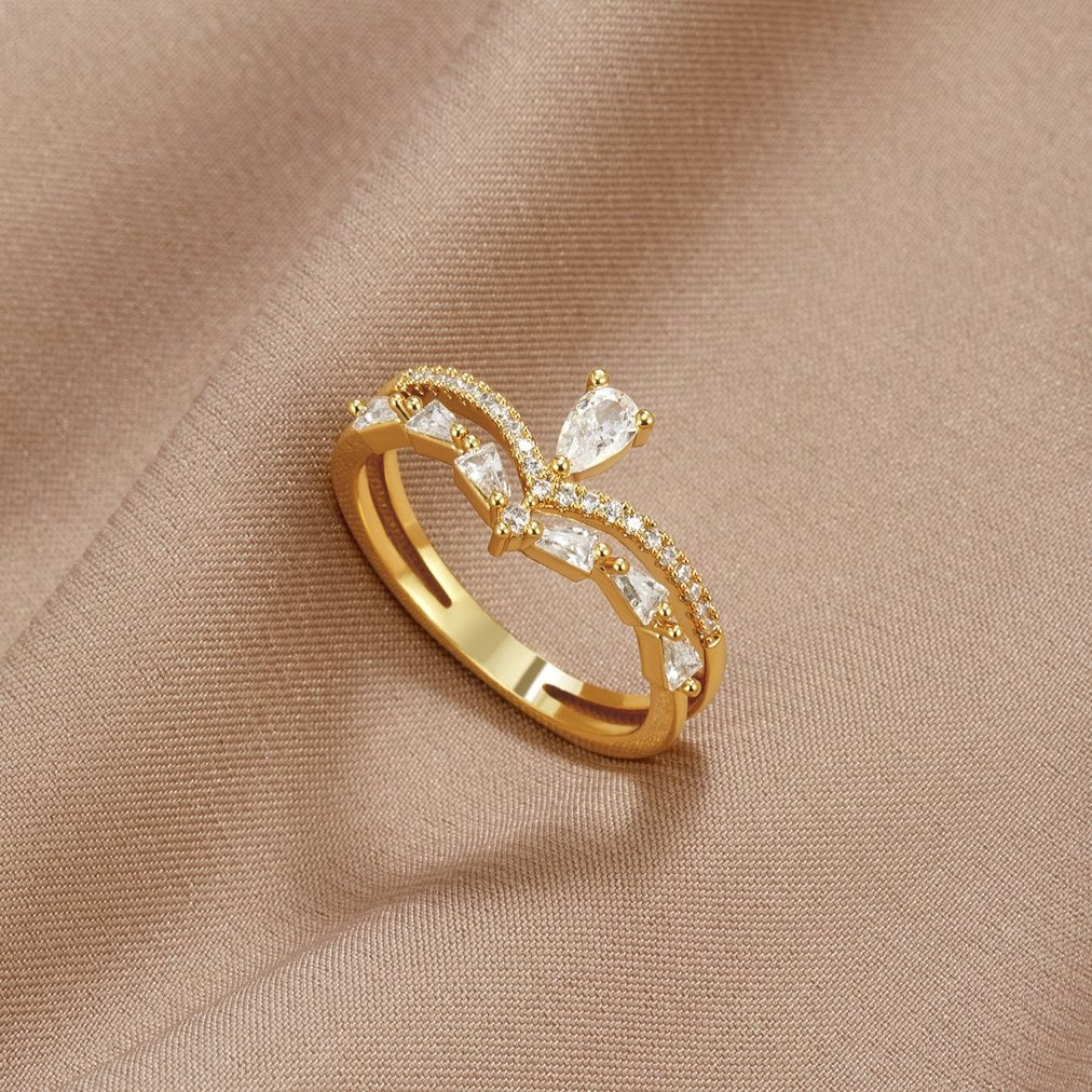 AURA – ELEGANT CRYSTAL RING